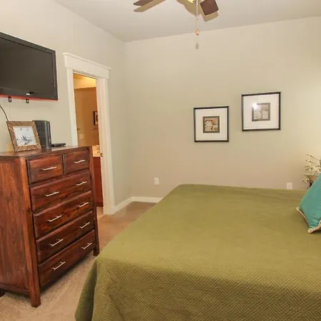 Cb10, Dads Mercedes, Moms Dream- Oceanside, Comm Pool, Hot Tub, Yard